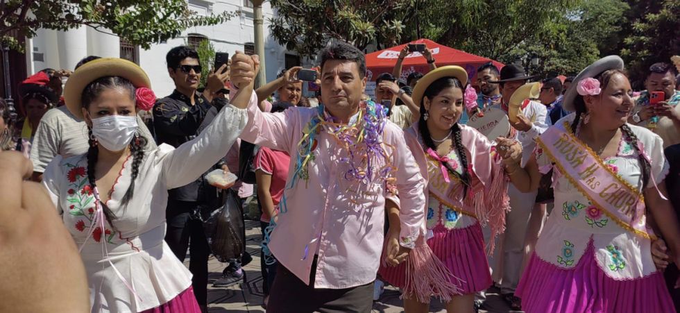 Compadres: Alcalde Torres destaca tradición de Tarija y califica bloqueos como "problema de masistas"