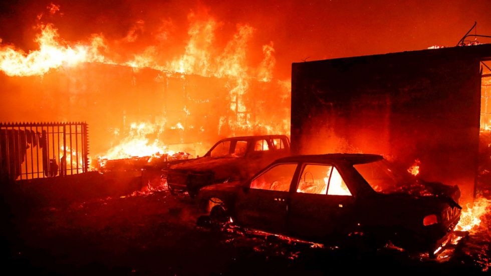 Chile decreta estado de excepción por incendios forestales y toque de queda en varias comunas