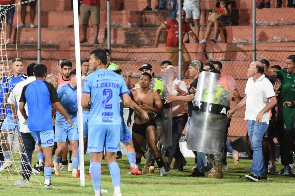 Partido suspendido: Jugadores de Guabirá y Bolívar se fueron a los puños  (VIDEO)
