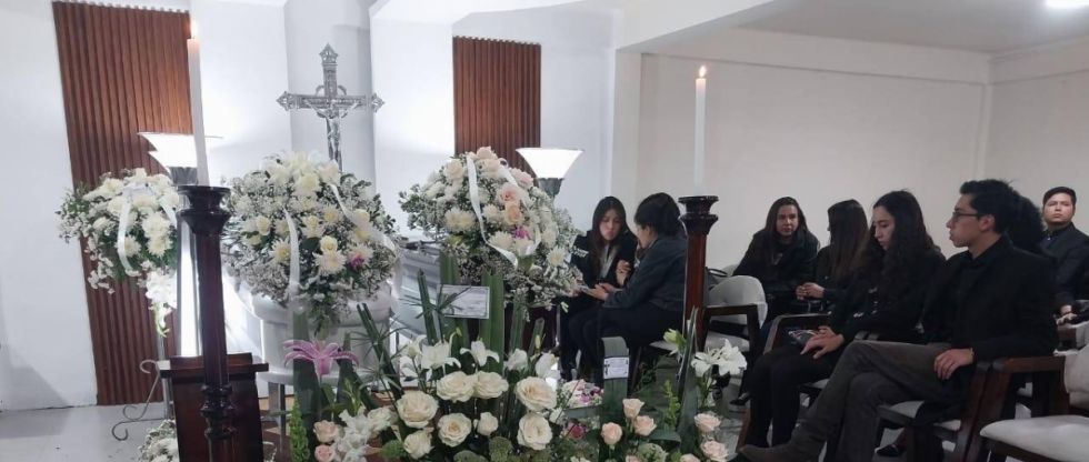 Dan el último adiós a madre e hija asesinadas por su inquilino; la Fiscalía imputa por asesinato a los tres involucrados