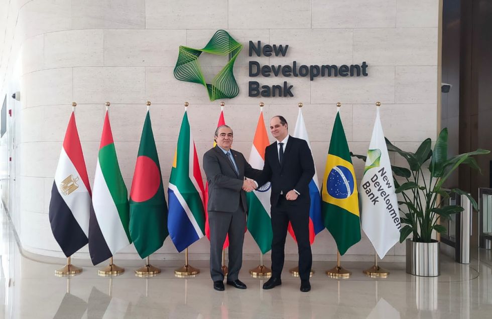 Bolivia activa gestiones en Shangai para entrar al banco de los BRICS