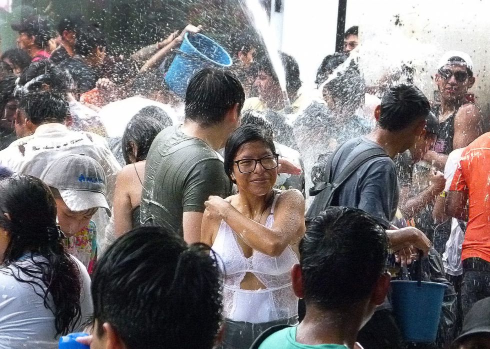 Chamuyada en la plaza Luis de Fuentes