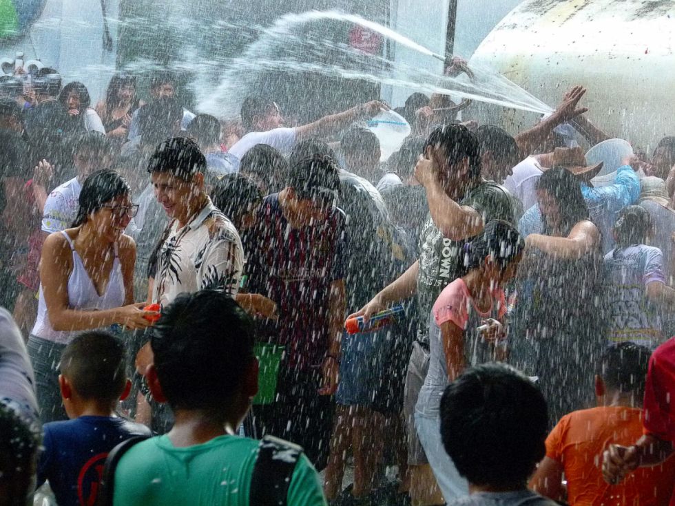 Chamuyada en la plaza Luis de Fuentes