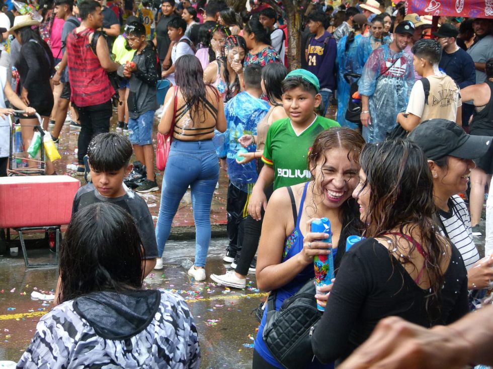 Chamuyada en la plaza Luis de Fuentes
