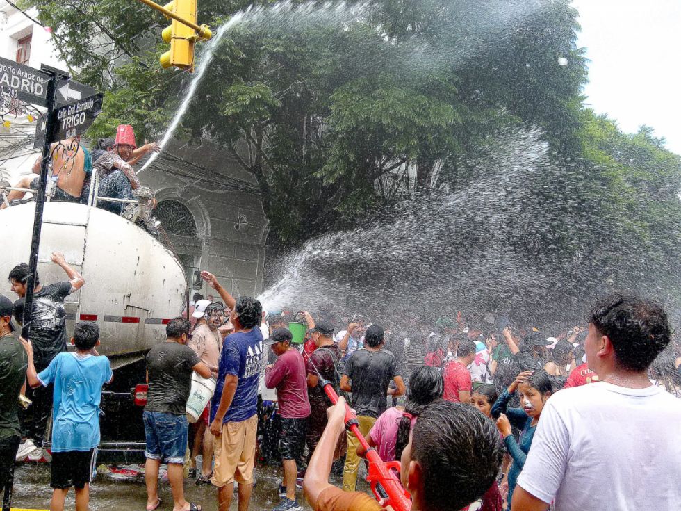 Chamuyada en la plaza Luis de Fuentes