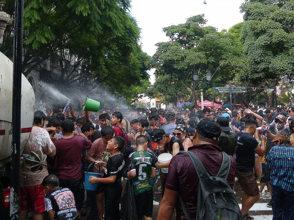 Chamuyada en la plaza Luis de Fuentes