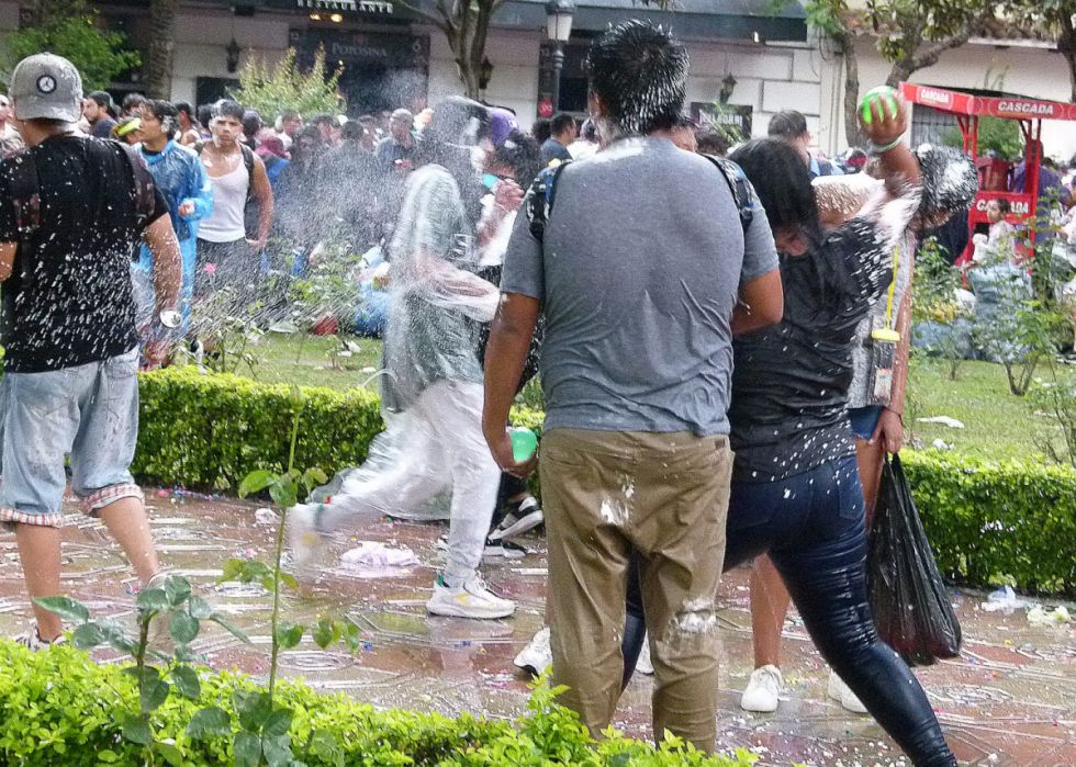 Chamuyada en la plaza Luis de Fuentes