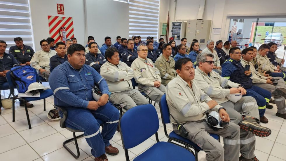 Trabajadores de la Planta Separadora de Líquidos