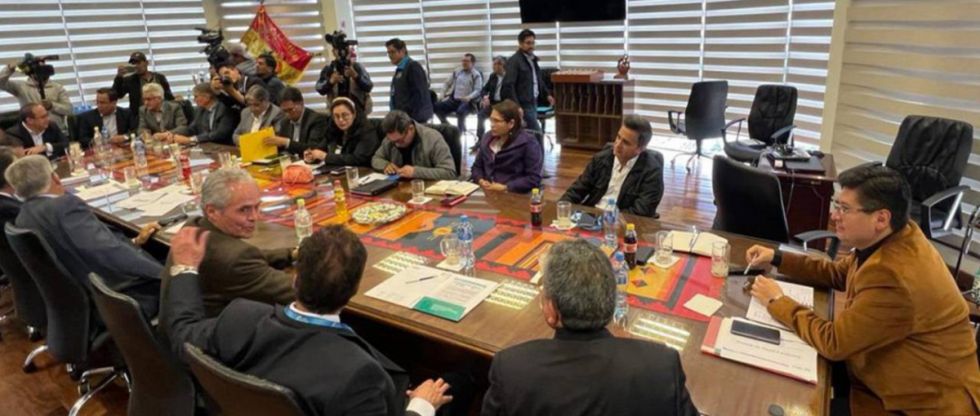 Gobierno libera las exportaciones y habilita subasta de diésel ante la escasez de dólares