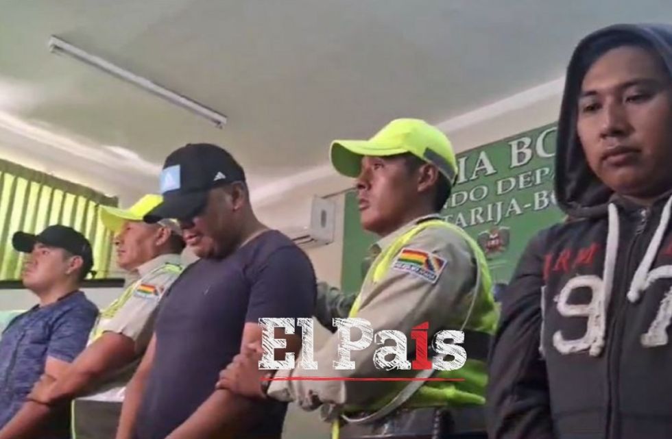 Patrulleros aprehendidos tras colisión y fuga en estado de ebriedad en Tarija