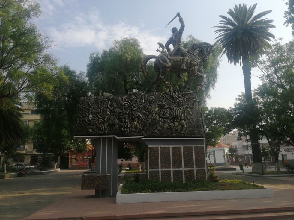 Monumento a Uriondo en la plaza del barrio del Molino 
