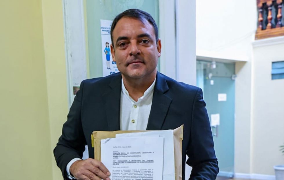 Vocal electoral designado por Arce ahora se postula a magistrado del TCP