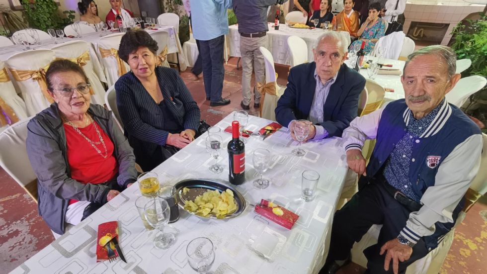 Angela de Blacud, María Teresa de Paz, José Paz y Carlos Blacud.