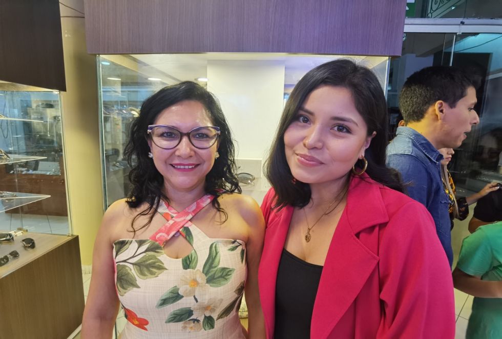 Giovana Sandoval y Guadalupe Mena.