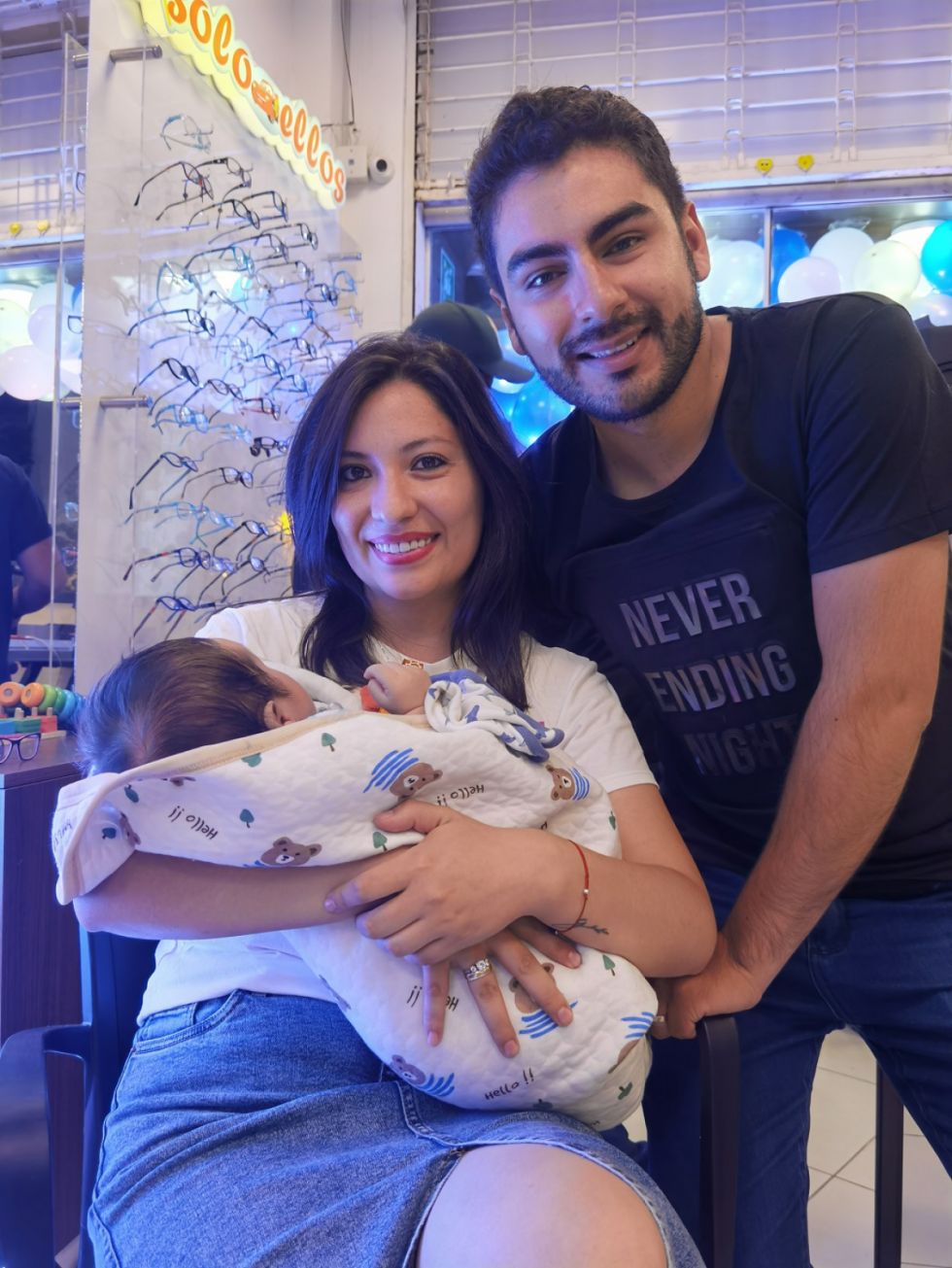 Thalia Arancibia, Alex Morales y el pequeño Julián.