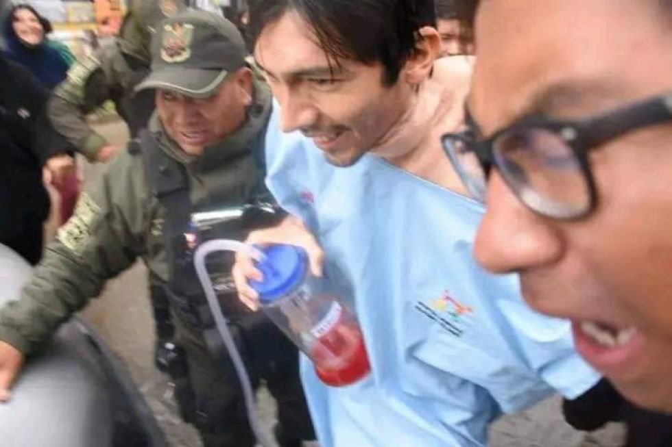  Sonriente, así dejó el hospital el hombre que degolló a sus hijos 