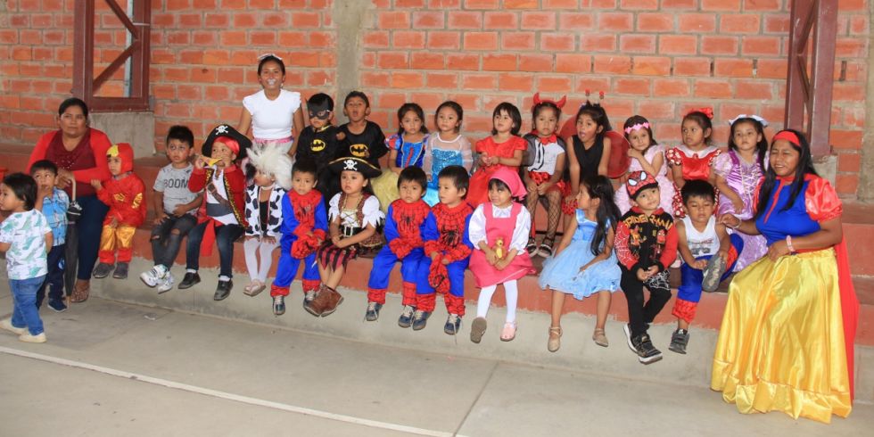 1B con la profesora Miguelina Mamani. 
