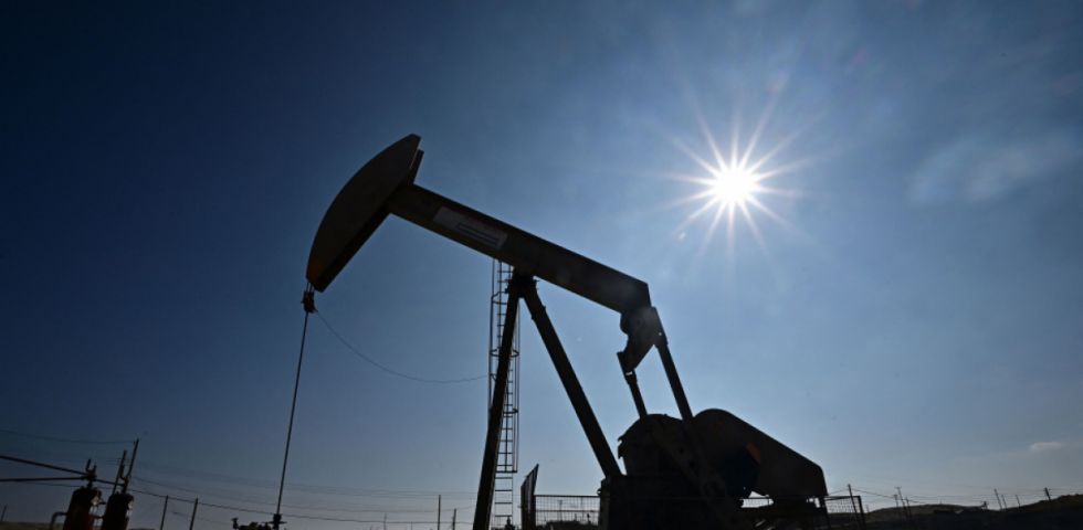 ¿Por qué el petróleo se resiste a subir pese a las guerras?
