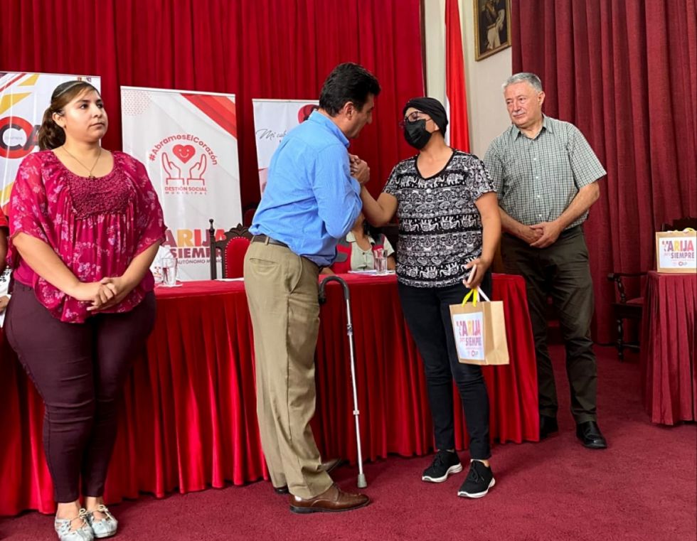 La Alcaldía dona 21 pelucas a pacientes con cáncer