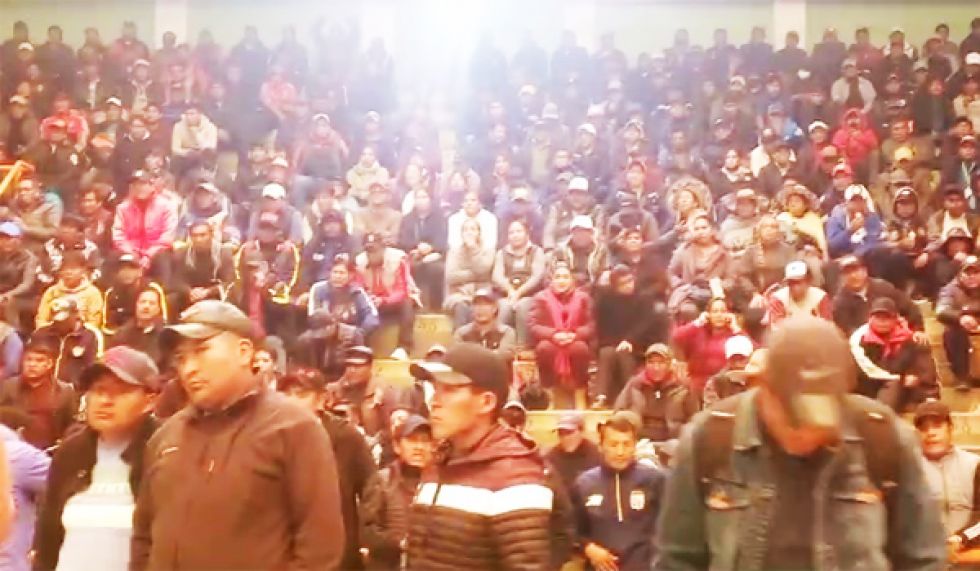 Destituyen a dirigentes del Sindicato de Huanuni