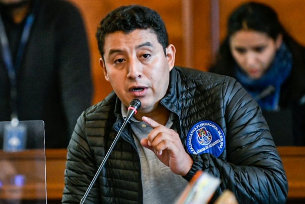 Senador tarijeño del MAS admite haber recibido mensajes sobre postulaciones en elecciones judiciales