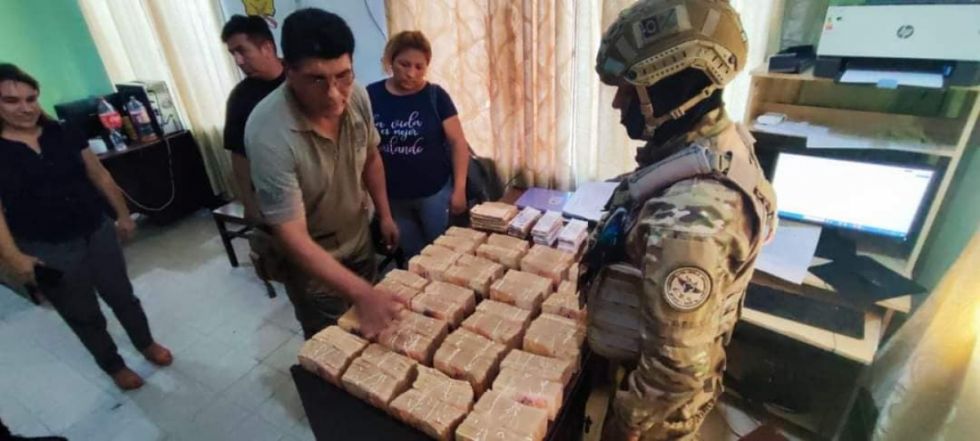 Hallan vehículo que llevaba 25 millones de pesos argentinos en la frontera de Tarija