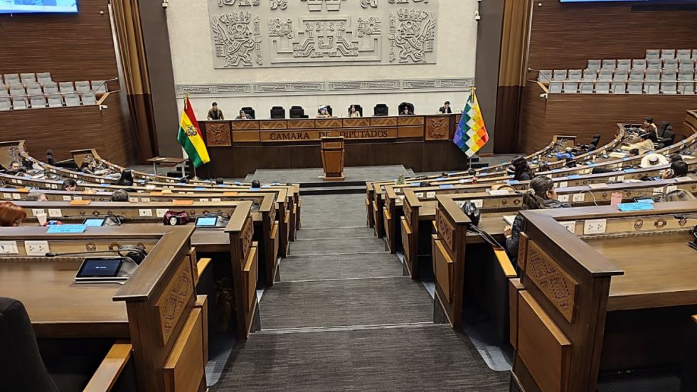 Diputados suspenden sesión por falta de acuerdos