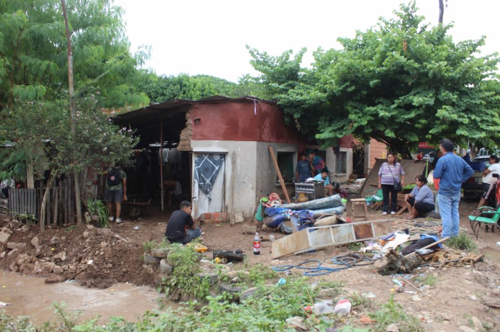 Torrencial lluvia dejó sin ropa y colchones a vecinos de Bermejo