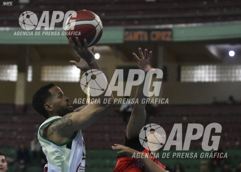 Nacional Potosí y la “U” suben al primer puesto en la Libobásquet
