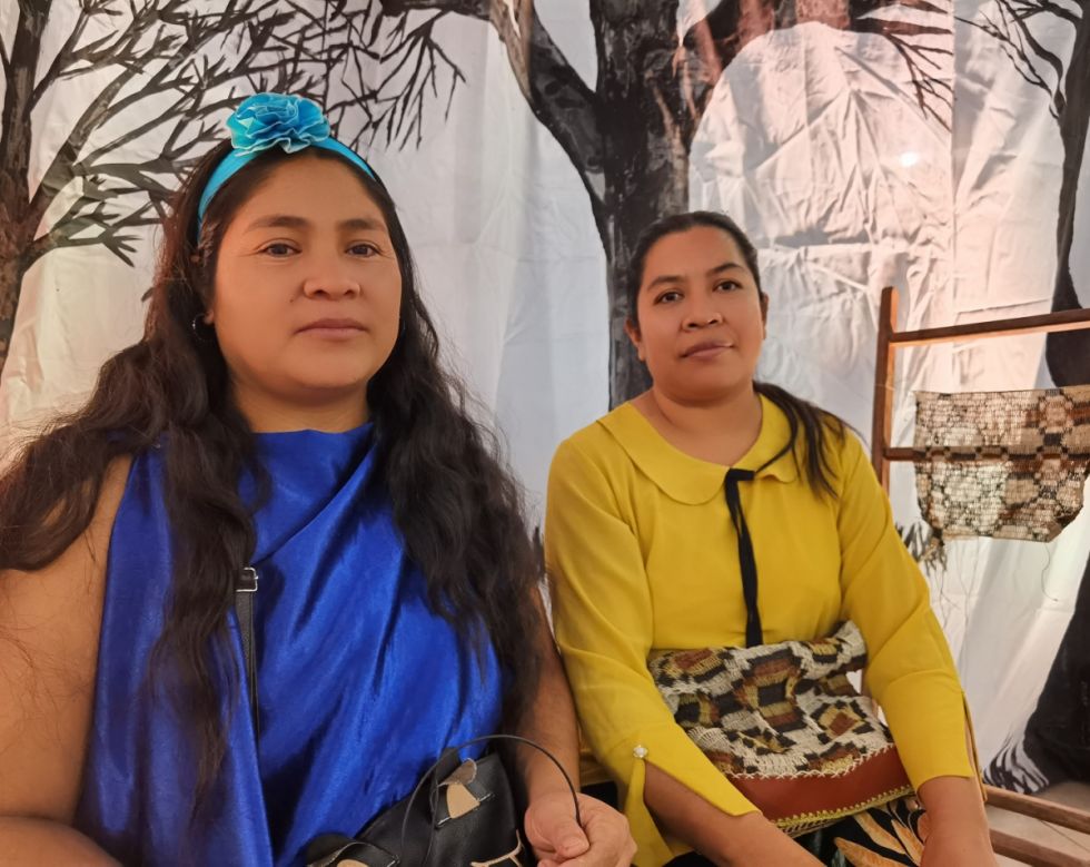 Gabriela Camacho y Luisa Retamozo.