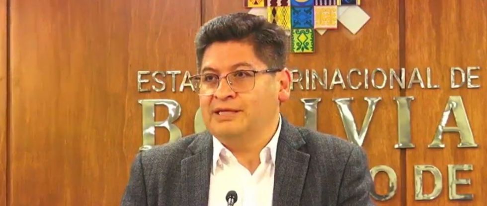 Gobierno atribuye el problema de “liquidez” del país a la Asamblea Legislativa y habla de asfixia económica