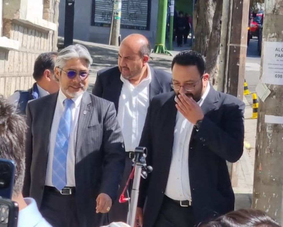 ‘No tienen por qué decirnos con quién tenemos que consensuar’: El ala ‘evista’ critica al TSE