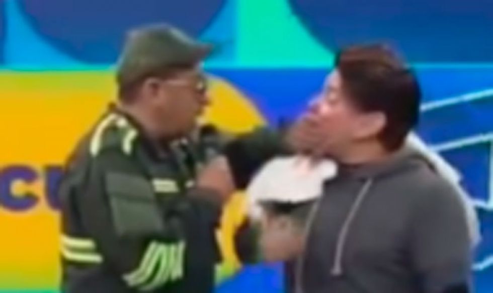Liberan al comediante que fue detenido por personificar a un policía en un sketch cómico