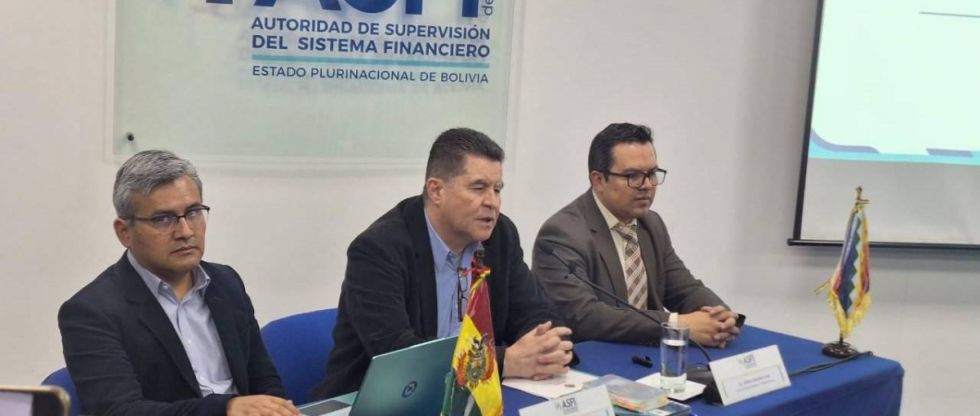 ASFI multa a 8 bancos por incumplimiento en la venta de dólares ASFI multa a 8 bancos por incumplimiento en la venta de dólares