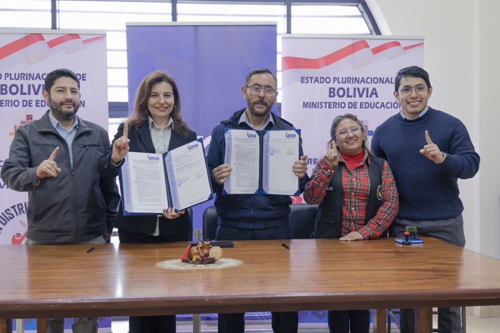 UNO y la Dirección de Educación firman convenio de cooperación 
