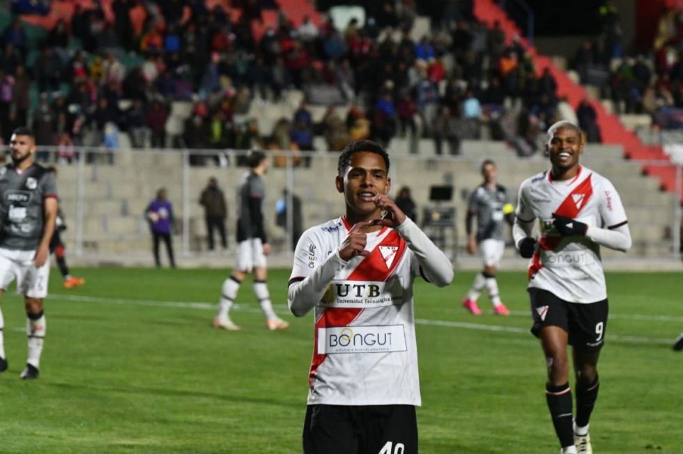 Moisés Paniagua anota el gol del triunfo  para Always sobre Nacional 