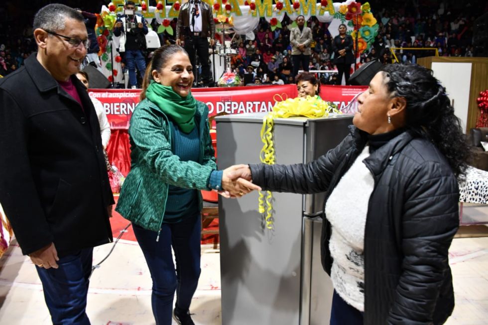 La Gobernación celebró el Día de la Madre con regalos y gran alegría