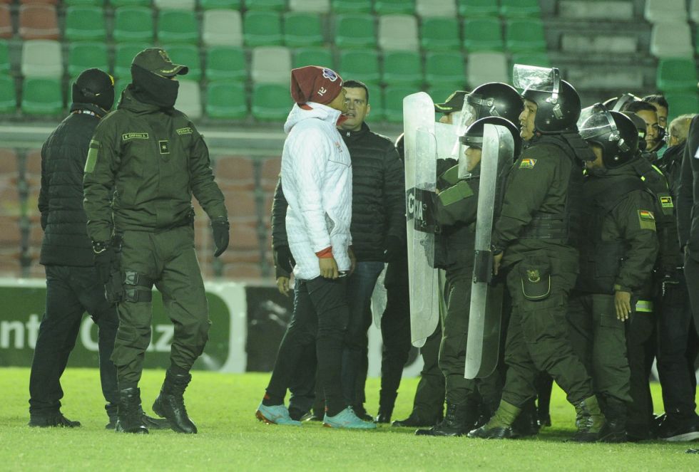 Royal Pari salva un empate con polémica en el final 