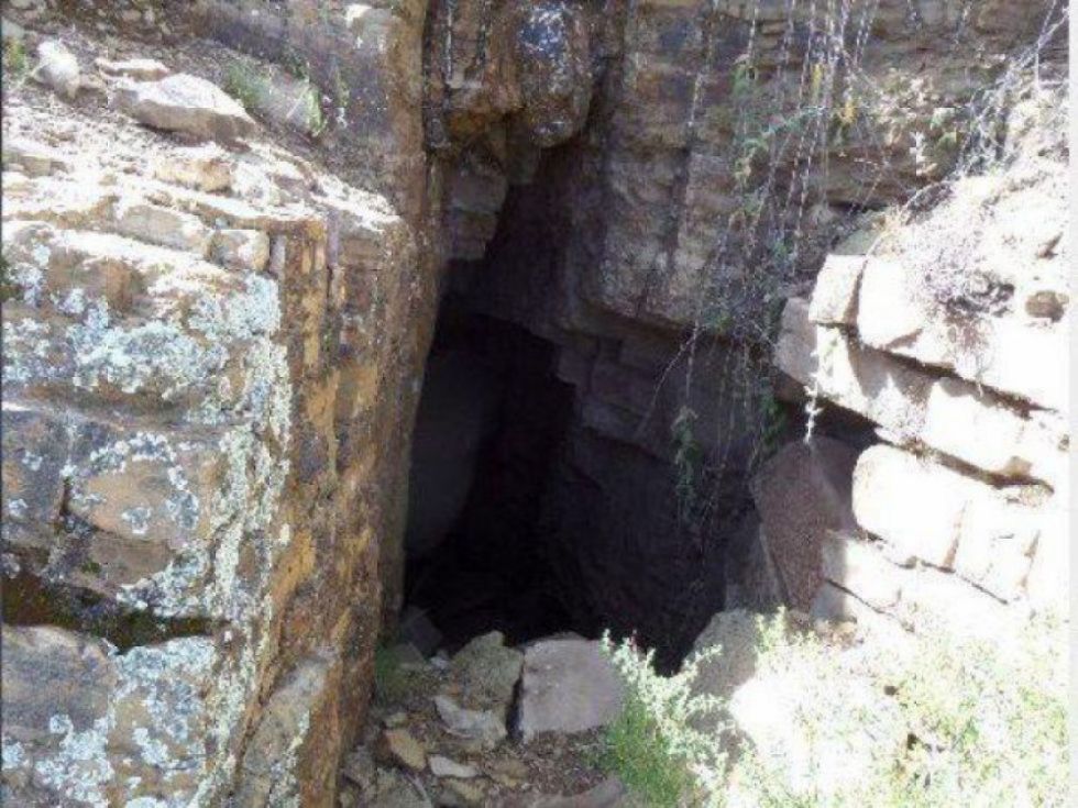 Entrada a la mina de oro