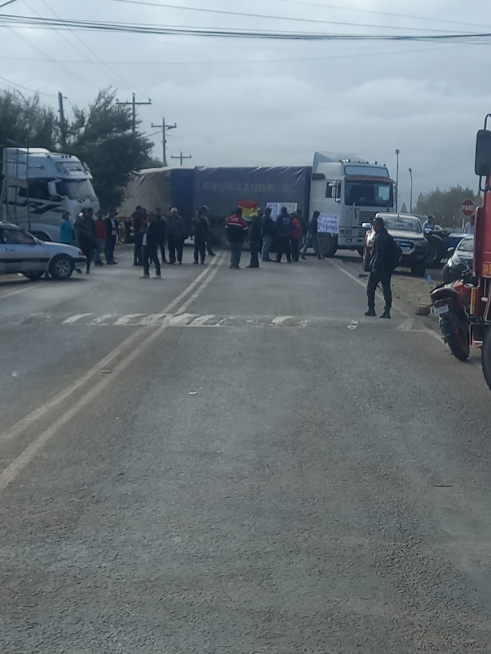 Transportistas bloquean la ruta al Chaco y a Bermejo en Tarija 
