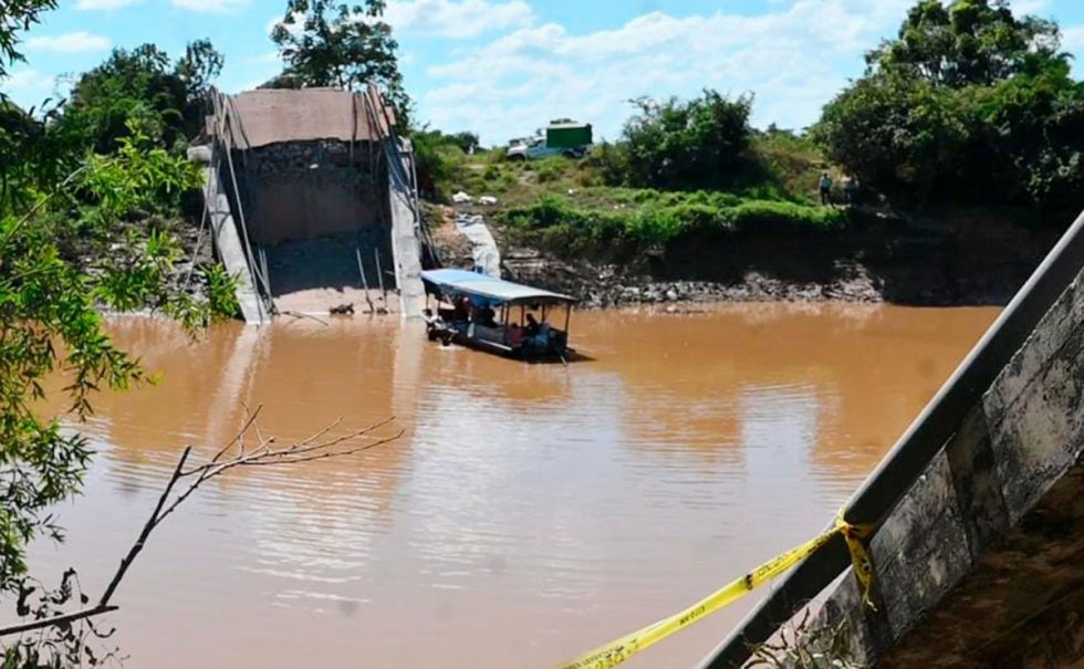 Desplome de puente: Confirman 8 muertos