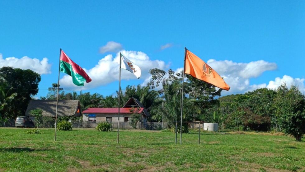 La plaza principal del pueblo indígena San José de Uchupiamonas