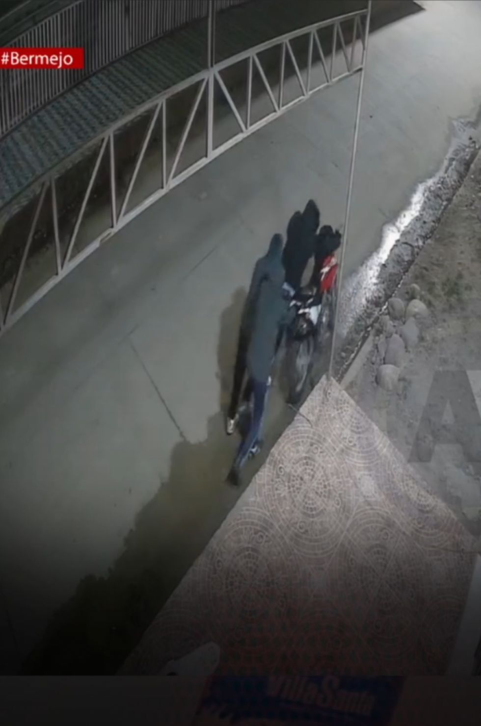 Bermejo: Cámara de seguridad graba robo de motocicleta 