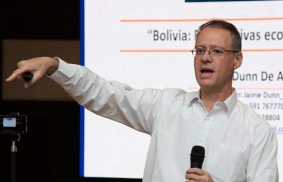 Economista sospecha que gobierno puso en marcha la máquina de hacer billetes para cubrir los gastos