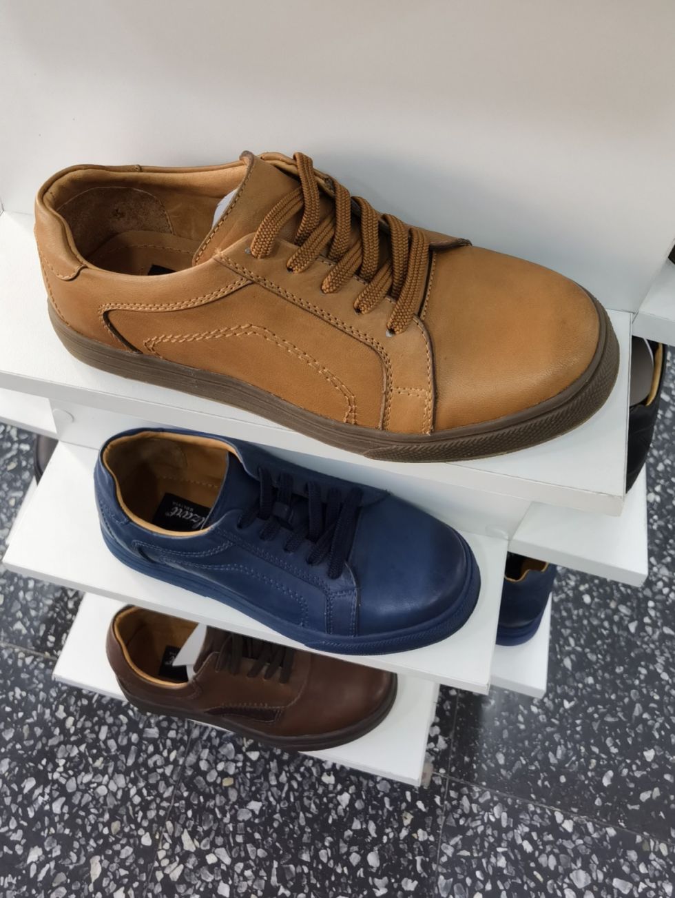Zapatenis, un gusto que mezcla elegancia y un toque deportivo-casual.