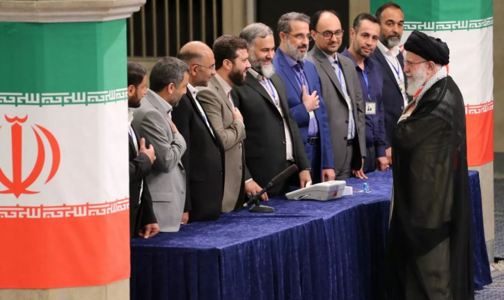 Un conservador, un revolucionario y un moderado se juegan la presidencia iraní Un conservador, un revolucionario y un moderado se juegan la presidencia iraní