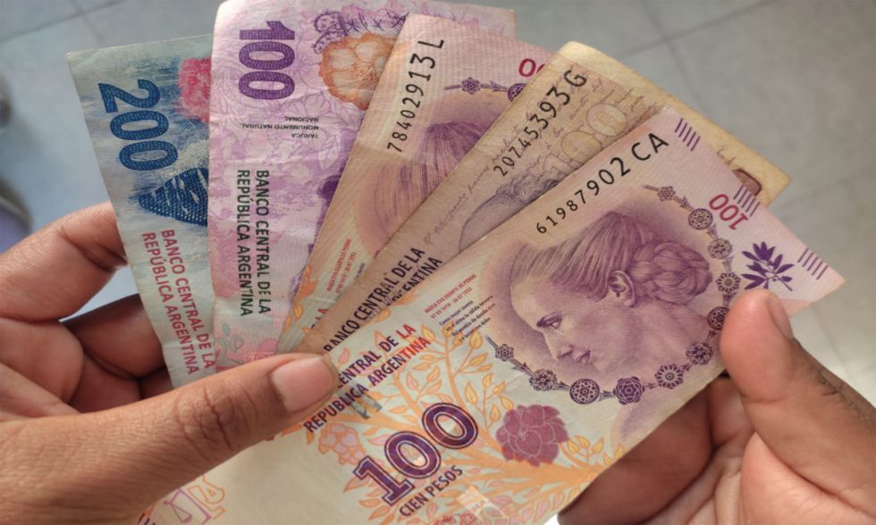 El Gobierno de Argentina reducirá la emisión de pesos 