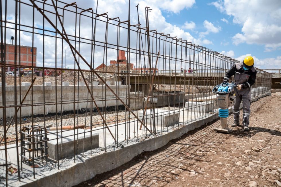 La escasez de dólares obliga a empresas a paralizar proyectos 