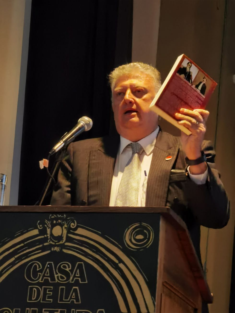 Hugo Suárez Calbimonte.