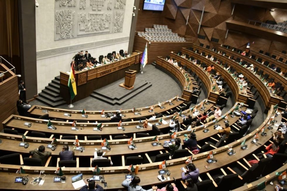 Piden a diputados bajarse sueldos y equipar el HRSJD
